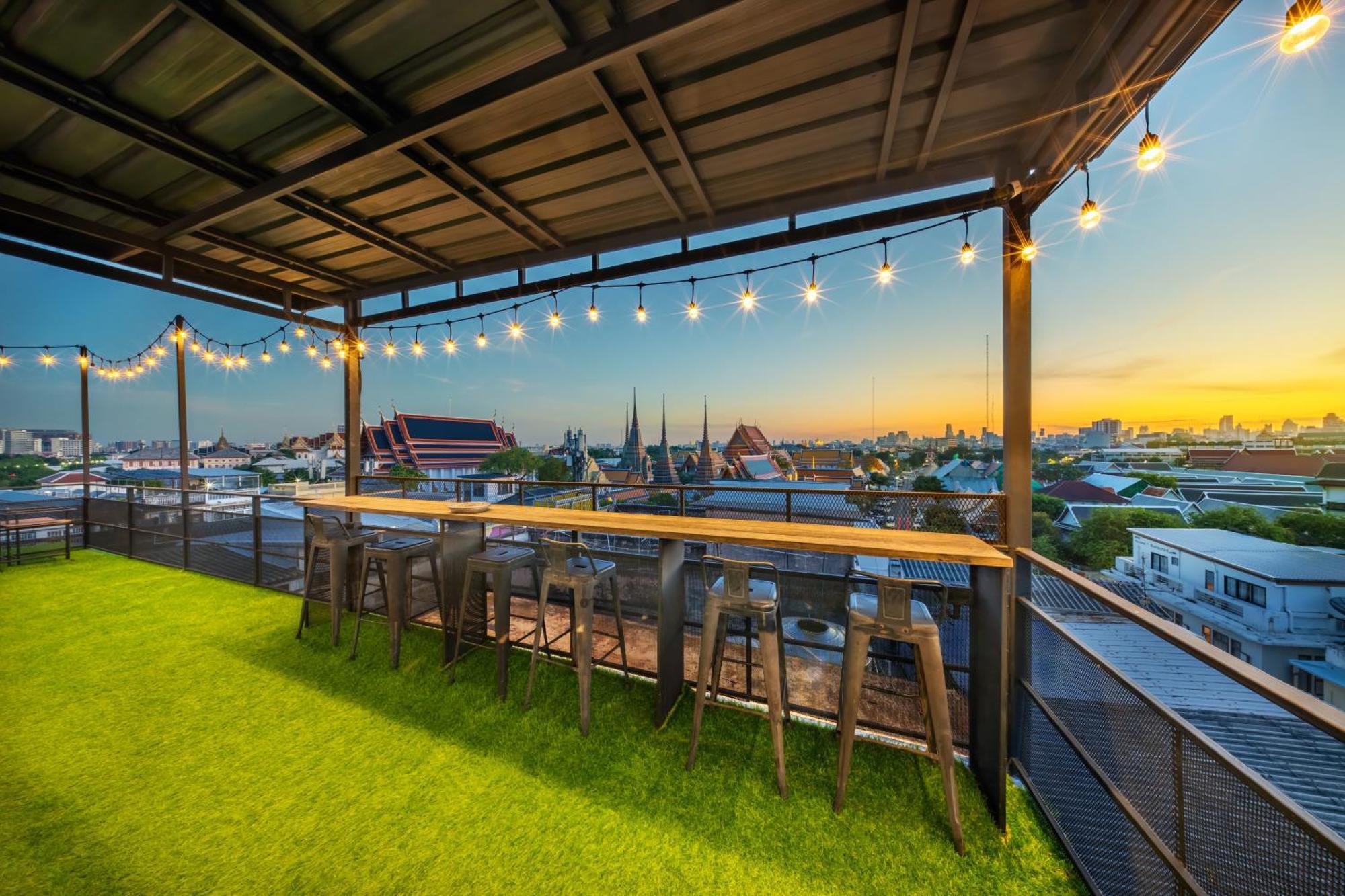 Ralph Bangkok Hostel Exterior photo
